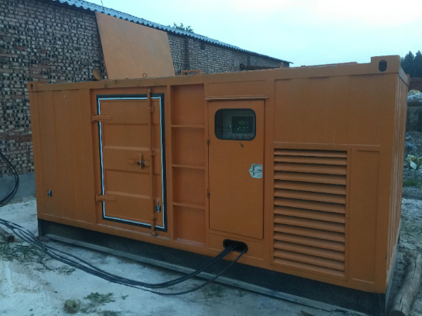 廉江发电机组长期使用中，电缆线的敷设路径有哪些要求？