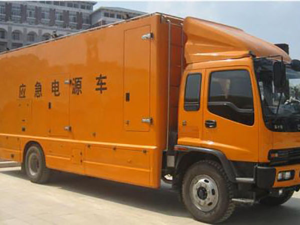 廉江冬季柴油发电机启动前，如何检查燃油系统中的积水？